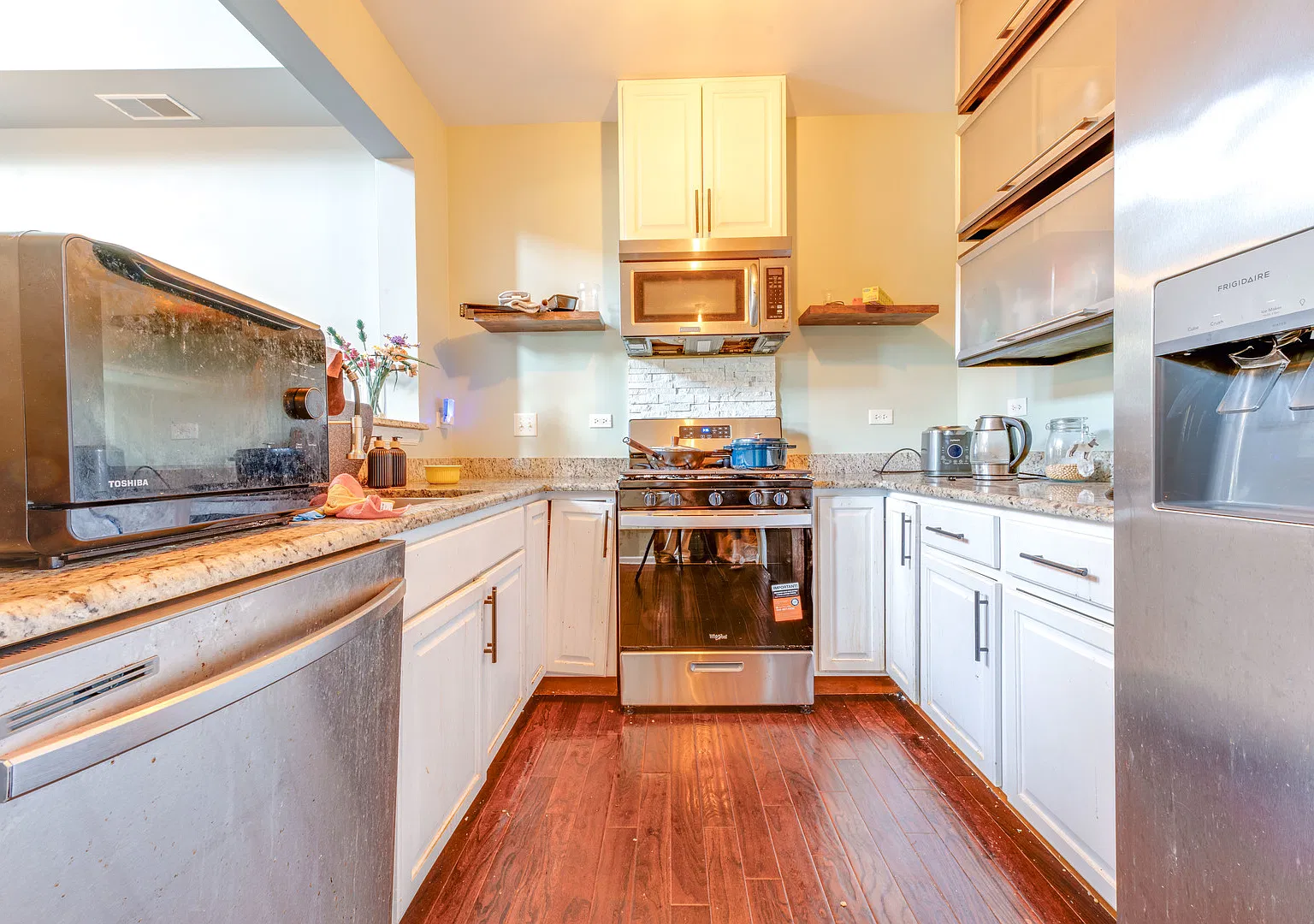 2 bed, 2.5 bath, 1189 sqft, $2,150 — Photo 4