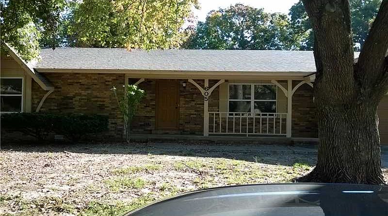1st image of 605 W Valley West Dr