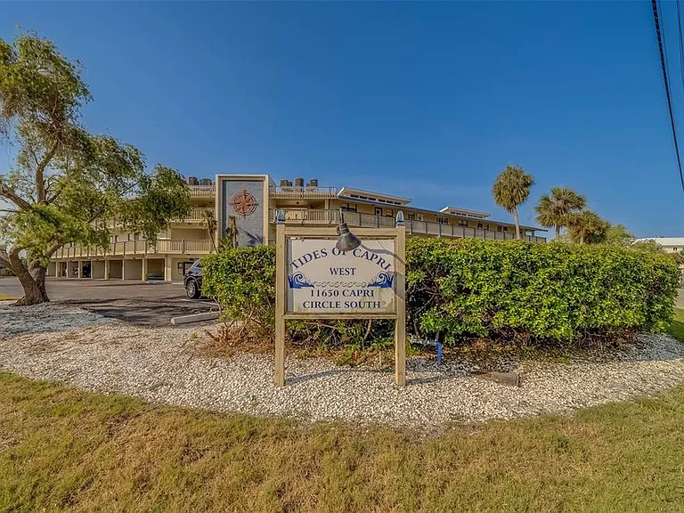 11650 Capri Cir S #105 — Photo 4