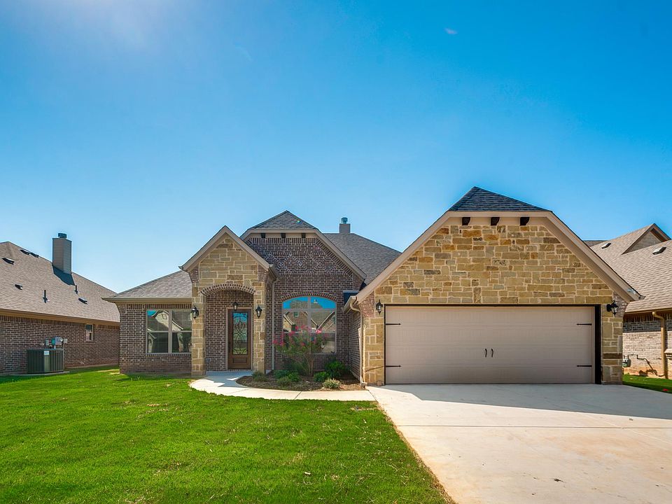 1st image of 318 Oar Wood Dr