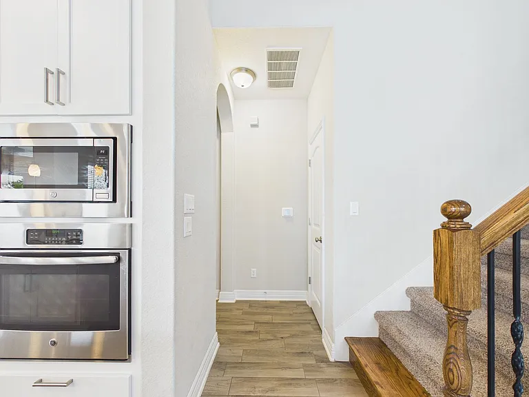 105 Auburn Cv — Photo 23