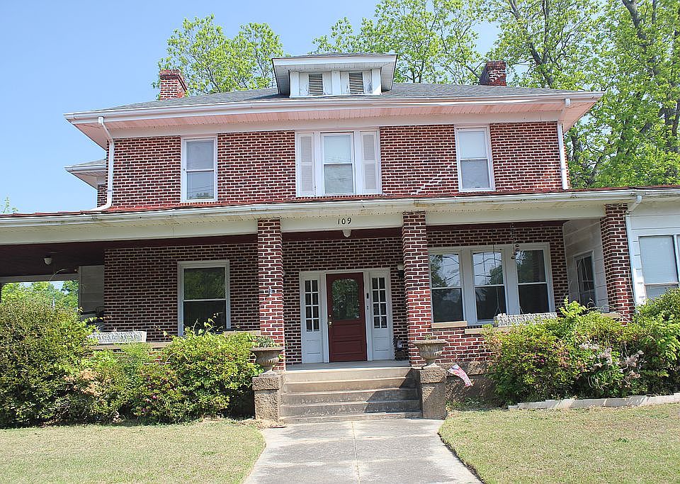1st image of 109 E Centennial St