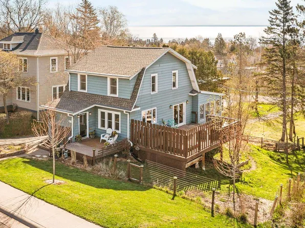 818 E 13th St, Duluth, MN 55805