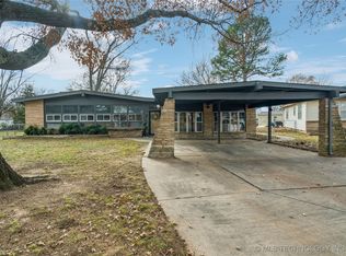 1317 N McFarland Ave, Claremore, OK 74017