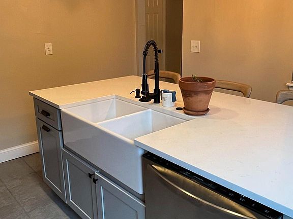 4th image of 113 Oak Moore Ct #12