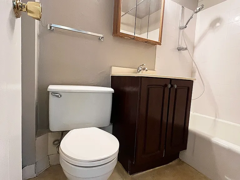 Knollcrest Apartments — Photo 11