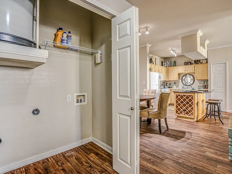 Cypress Lake at Stonebriar Apartments — Photo 7