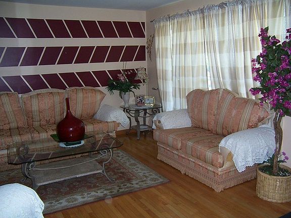 2nd image of 1213 Emington Ln