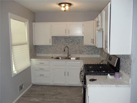 3rd image of 4608 Myrtle Ave