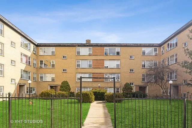 2 bed, 1.0 bath, 1100 sqft, $2,000 — Photo 1