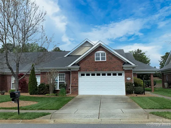 10104 Dominion Village Dr, Charlotte, NC 28269