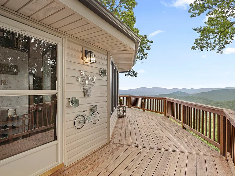820 Pine Ridge Rd — Photo 3
