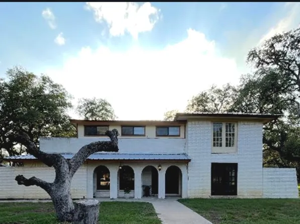107 CYNTHIA DR, Pleasanton, TX 78064