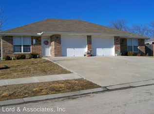 406 NE 6th St APT B, Oak Grove, MO 64075