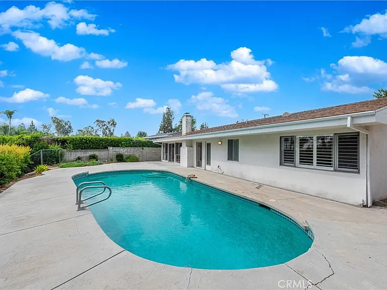 24221 Hatteras St — Photo 44