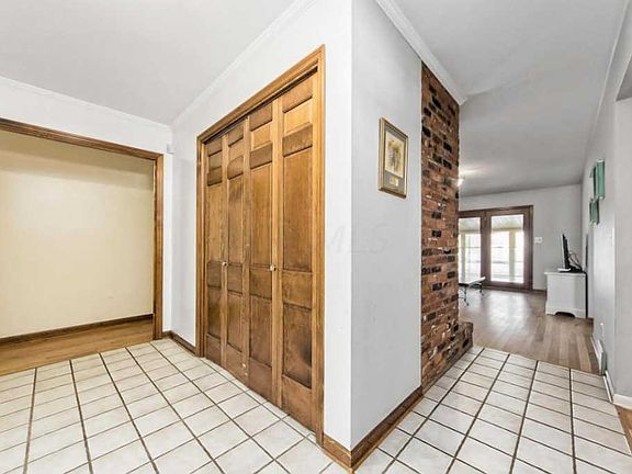 4th image of 1870 Tamarack Ct N