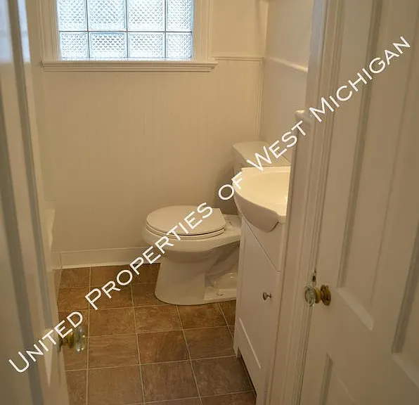 1125 Hoyt St SE — Photo 4