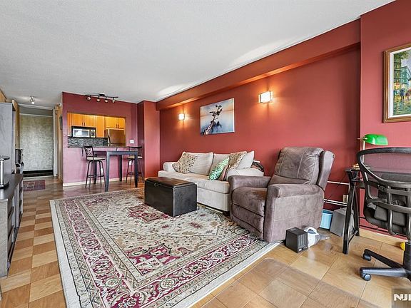 3rd image of 555 North Ave APT 8W