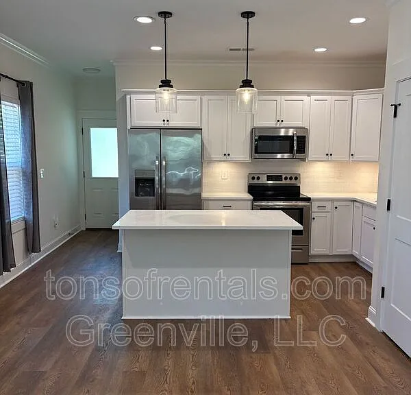 106 Hilton St #A — Photo 4