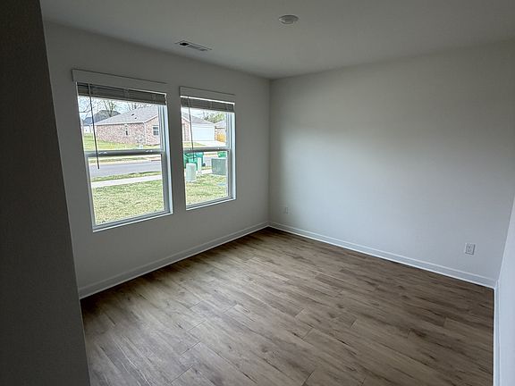 4th image of 562 Arizona St