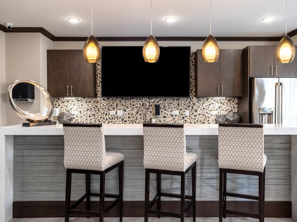 150 N East River Rd #320