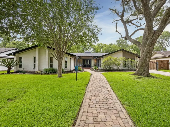 1446 Davon Ln, Houston, TX 77058