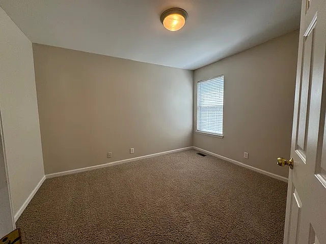 2032 Glastonbury Dr — Photo 7