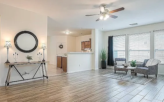 3 bed, 1558 sqft, $1,850 — Photo 2