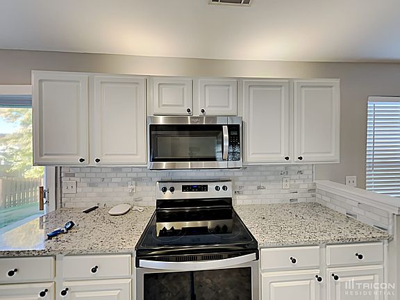 4th image of 7008 Lexington Point Dr