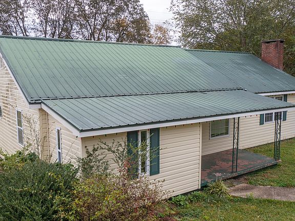 2nd image of 113 Pine Cir