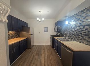 725 Broadway St #8, Galveston, TX 77550