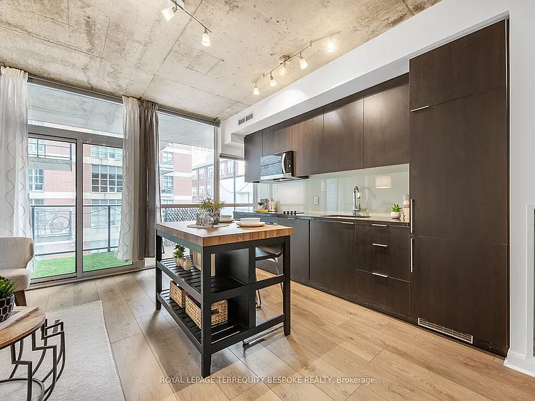 478 King St W #202 — Photo 12