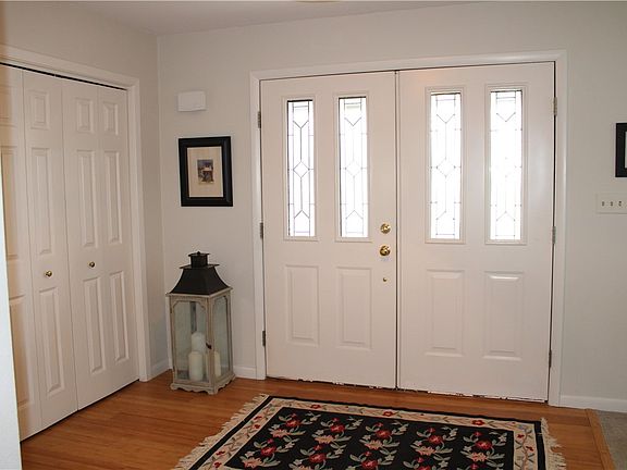 4th image of 910 N Charles St