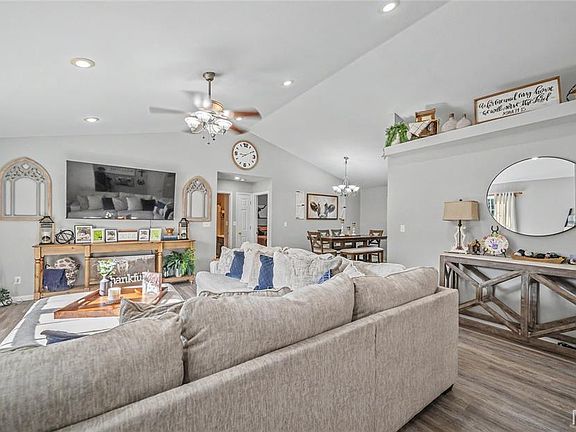 4th image of 20941 Lacombe Rd