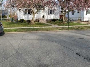 32 Greenlawn Dr, Lodi, NJ