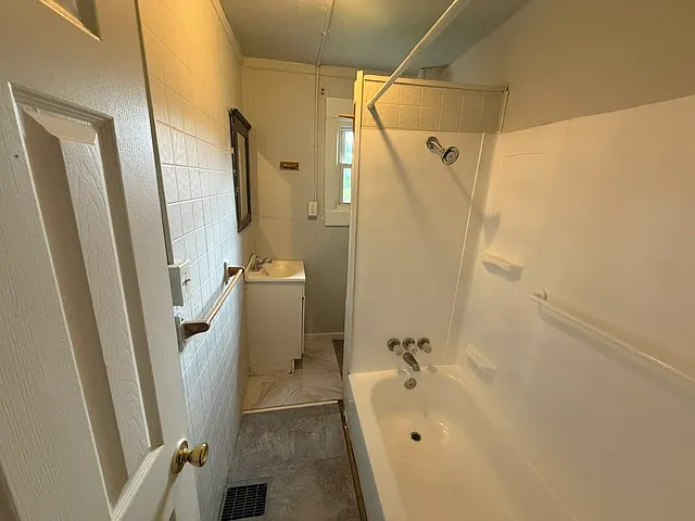 1703 Lorman St — Photo 18