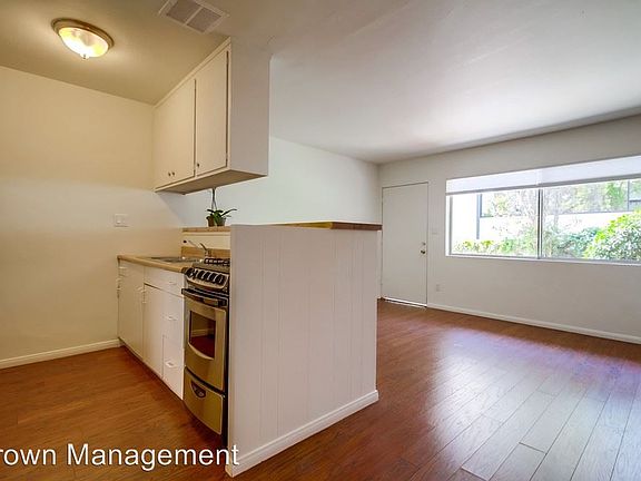 4th image of 1024 Turquoise St APT B