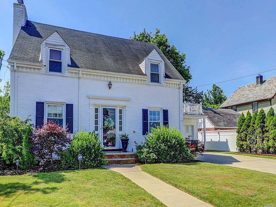 1st image of 2 Lexington Cir