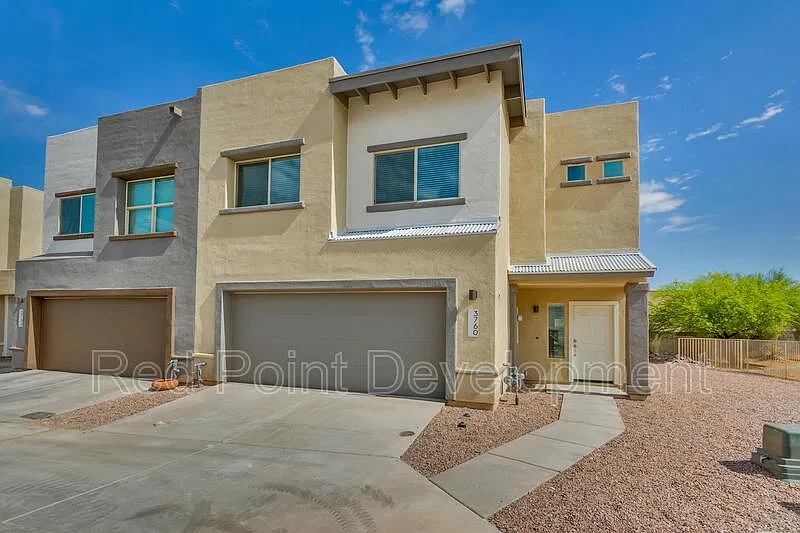 3 bed, 2.5 bath, 1735 sqft, $2,100 — Photo 2