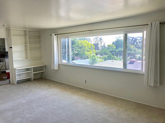 Living Room large Window facing ocean.