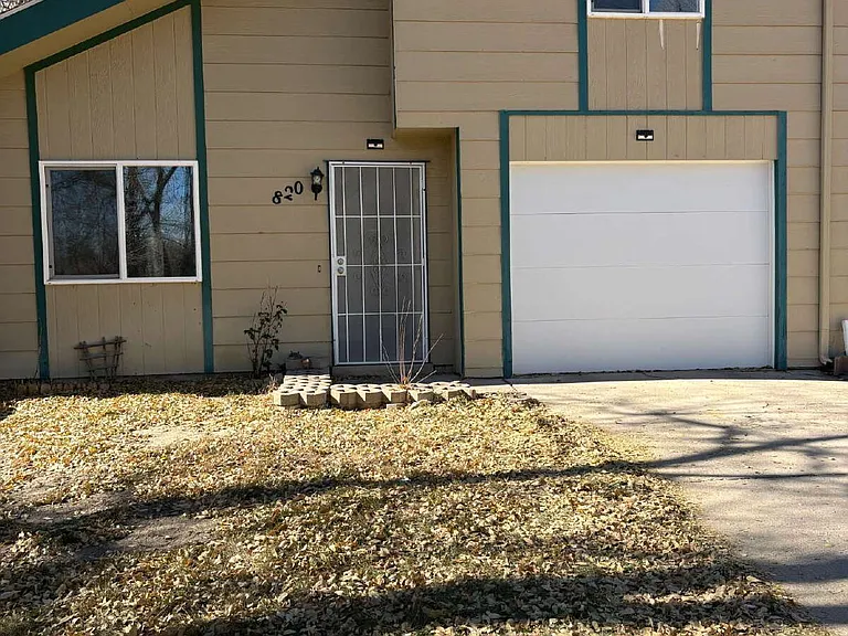 820 Bennett Ave — Photo 1