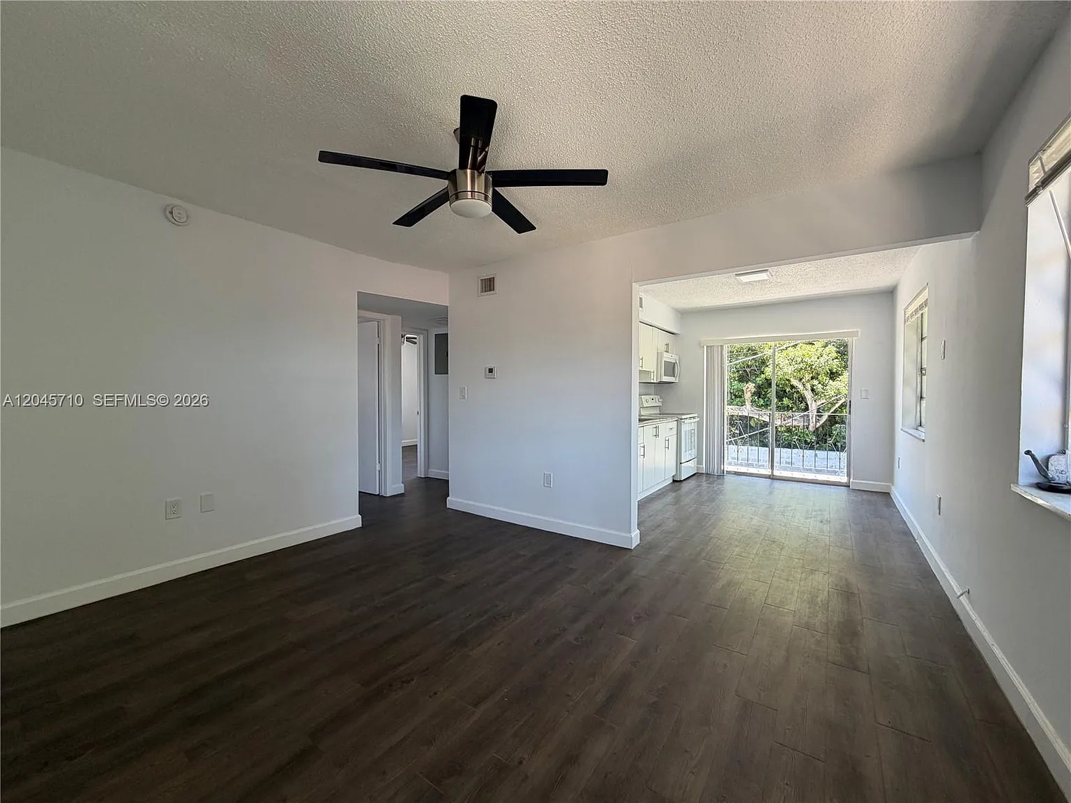 2 bed, 1.0 bath, $1,975 — Photo 2
