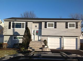 3071 Whaleneck Dr, Merrick, NY 11566