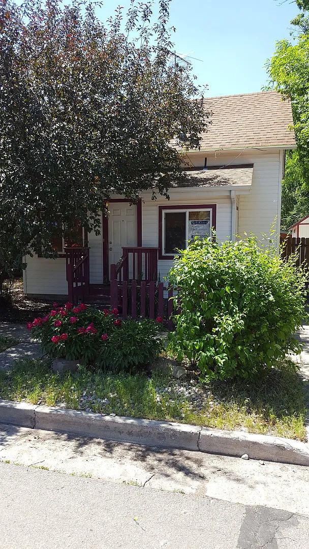 627 East Monument Street, Unit A & B — Photo 1