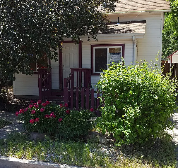 627 E Monument St #A & B — Photo 1