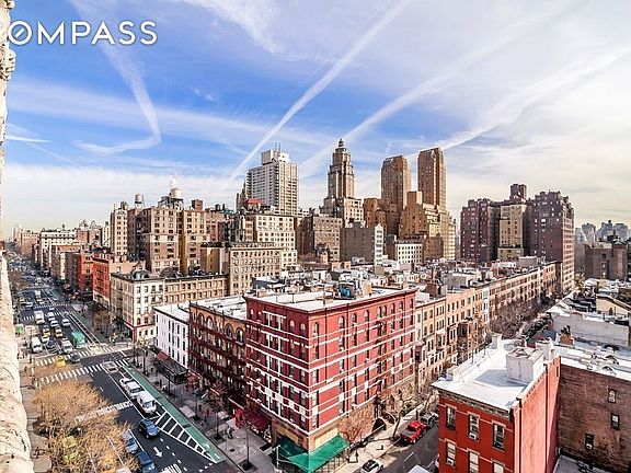 5th image of 104 W 70th St APT 10F