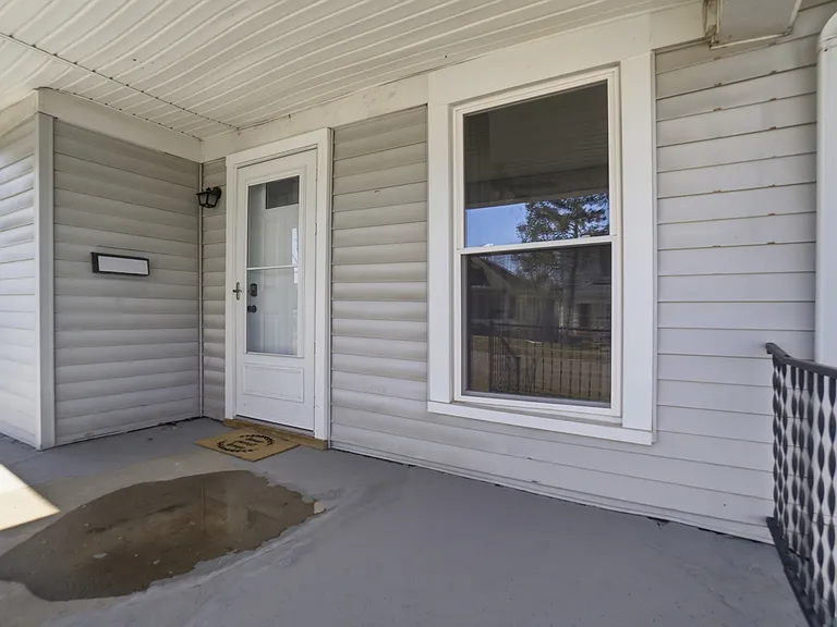516 S Madriver St — Photo 4