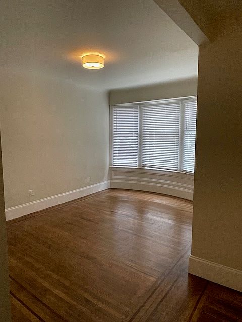 LR from entering doorway