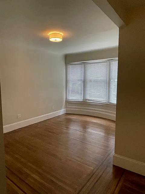 LR from entering doorway