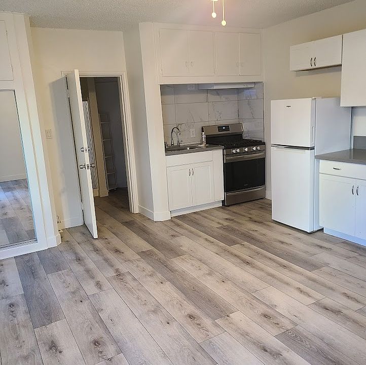 2nd image of 831 E Ocean Blvd #C